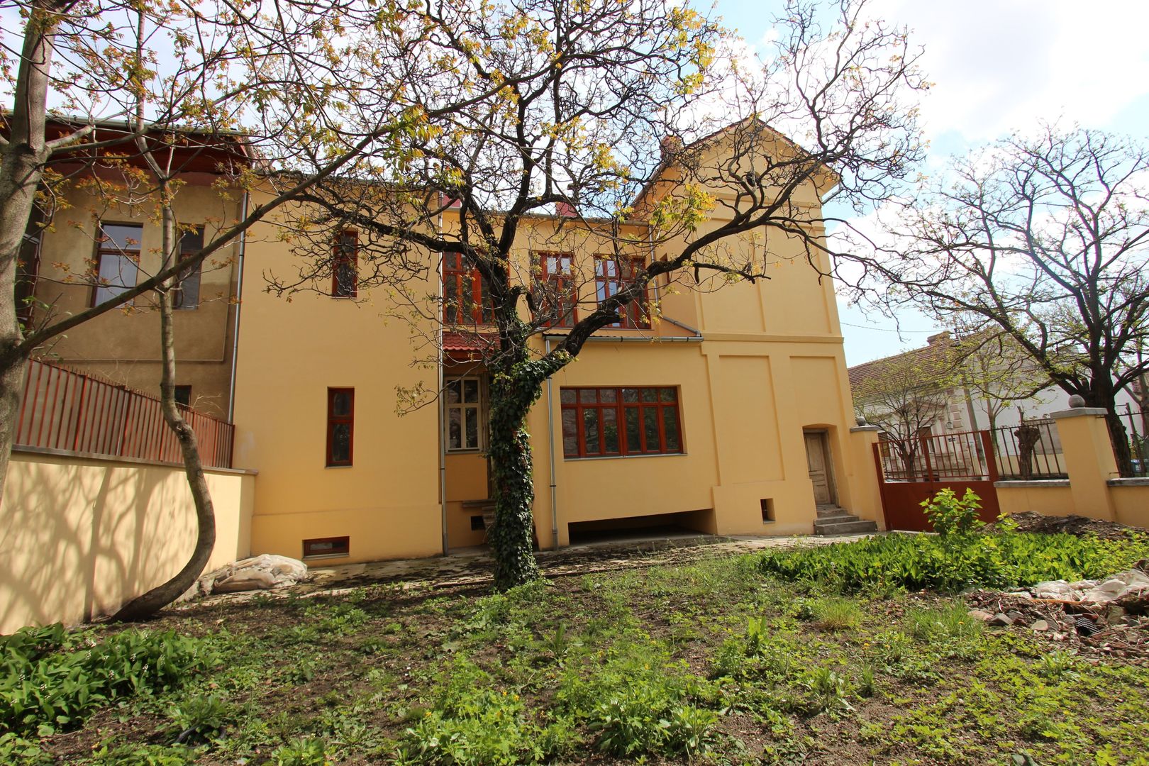 Imobil cu potential - Poză 1