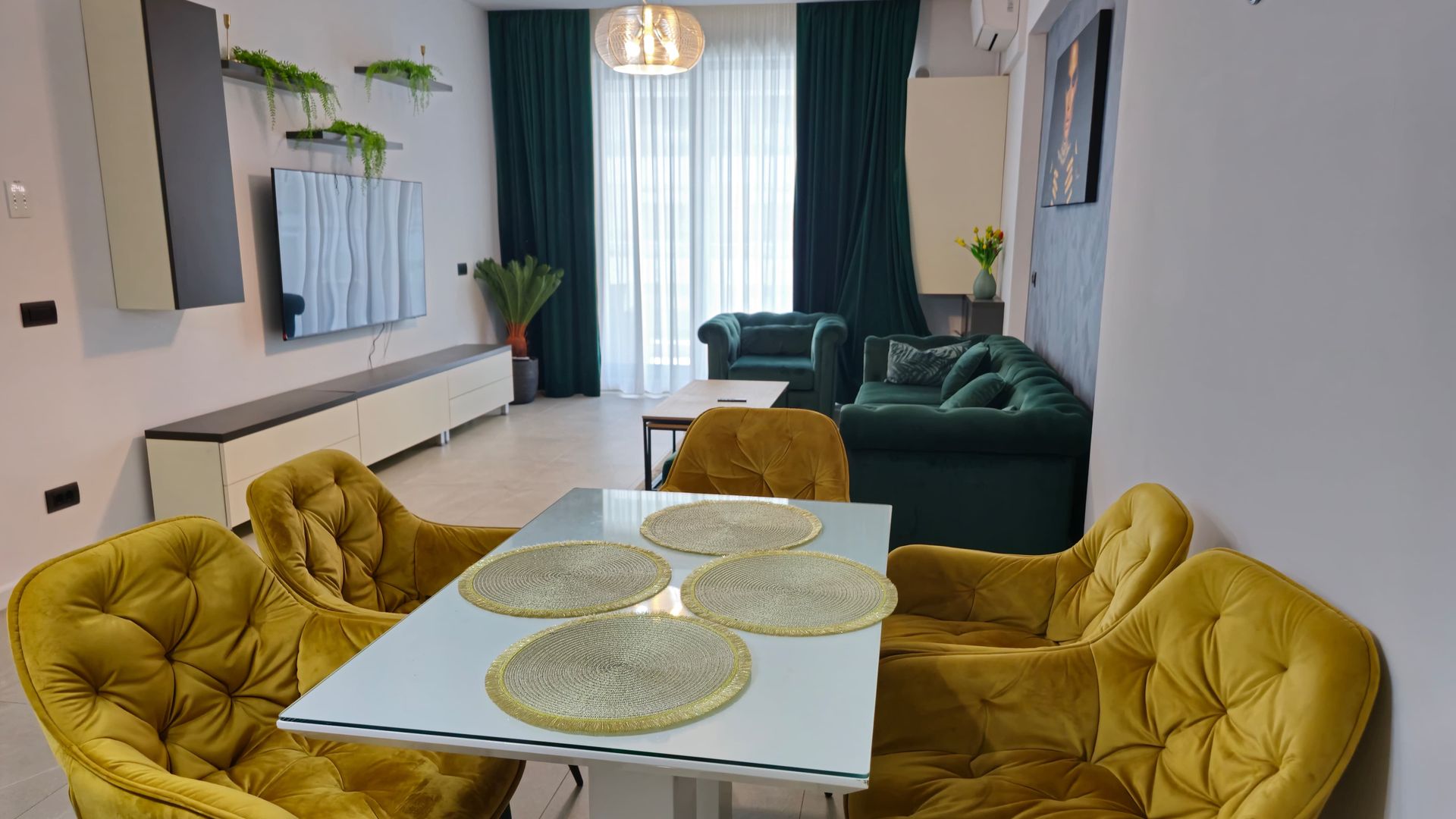 Inchiriere 2 camere  – Sea On, Mamaia Nord | Vedere directă la mare I Parcare - Poză 1