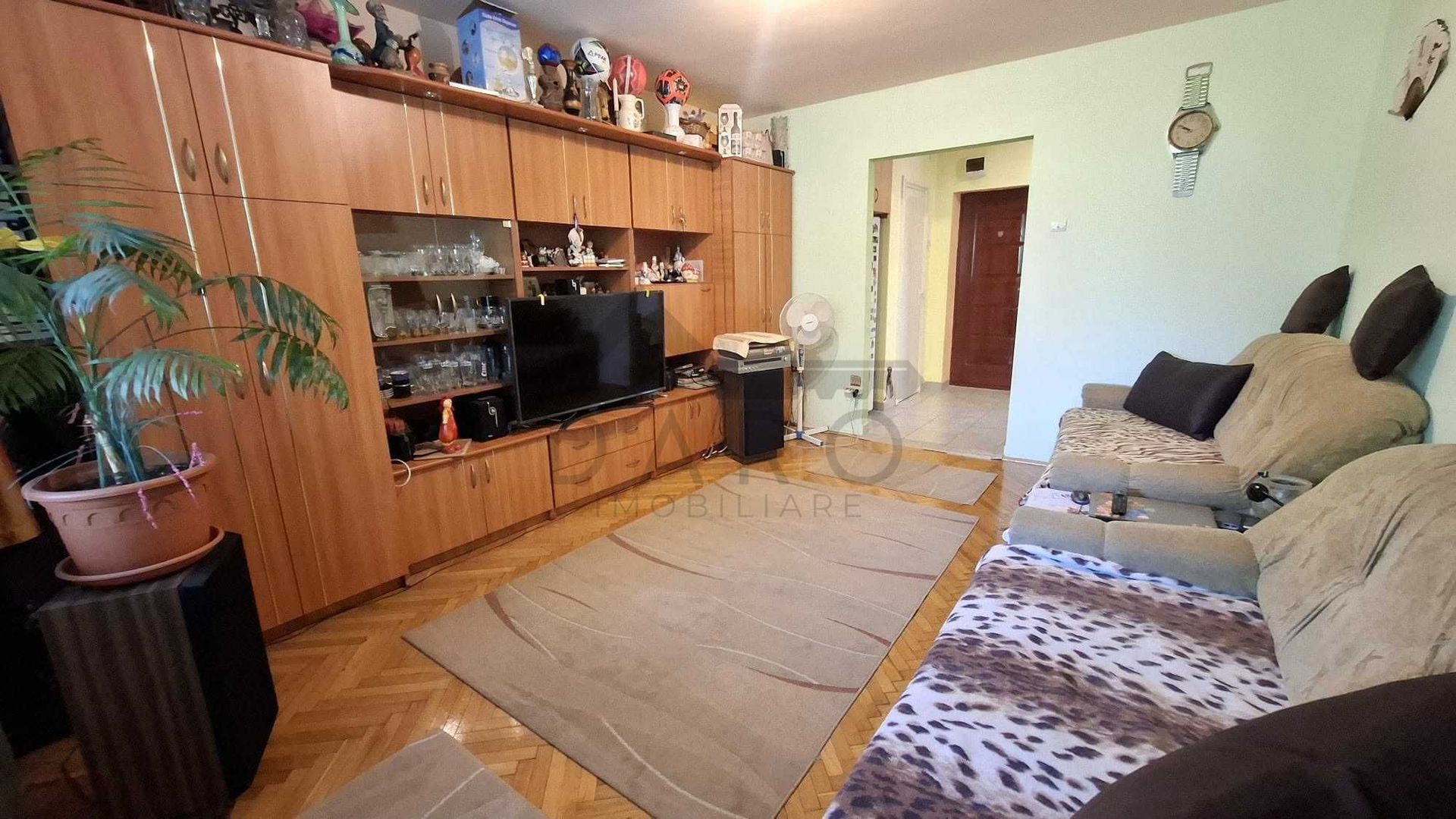 De vanzare Apartament cu 3 camere - Poză 1