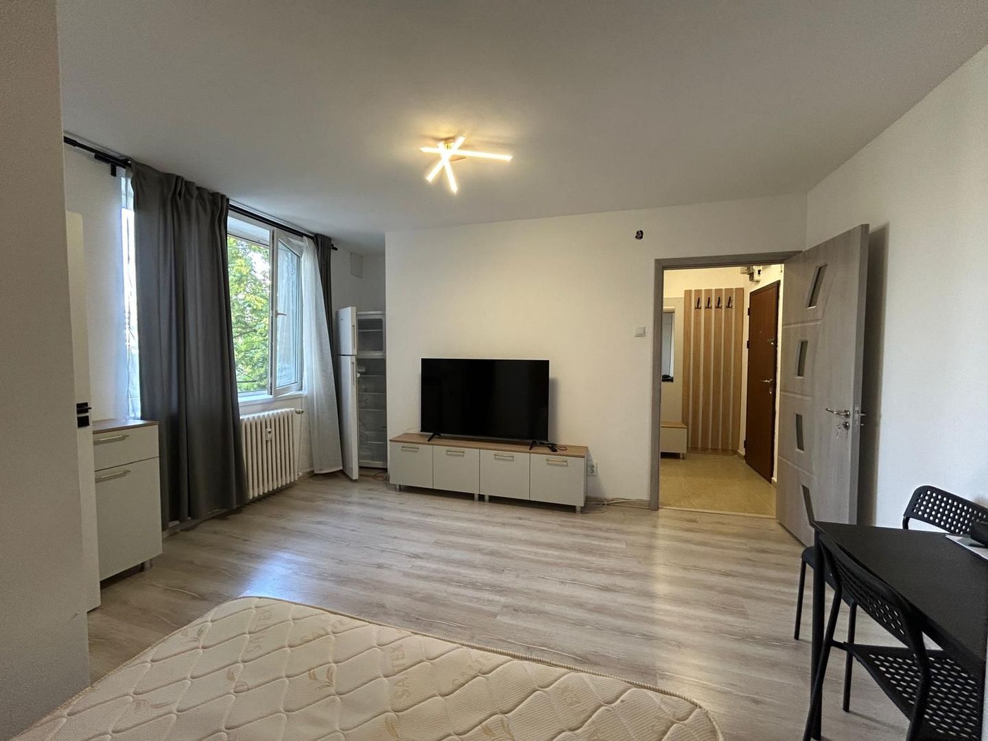 Vânzare Garsonieră/ Închiriere - Bd. Dinicu Golescu - complet renovată - Poză 1