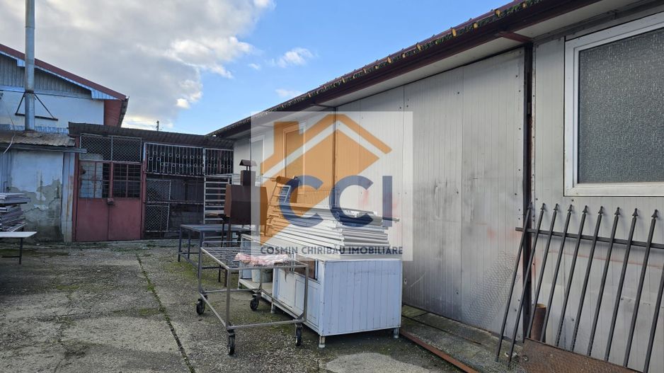 Se oferă spre vânzare / închiriere clădire cu spațiu comercial - Poză 20