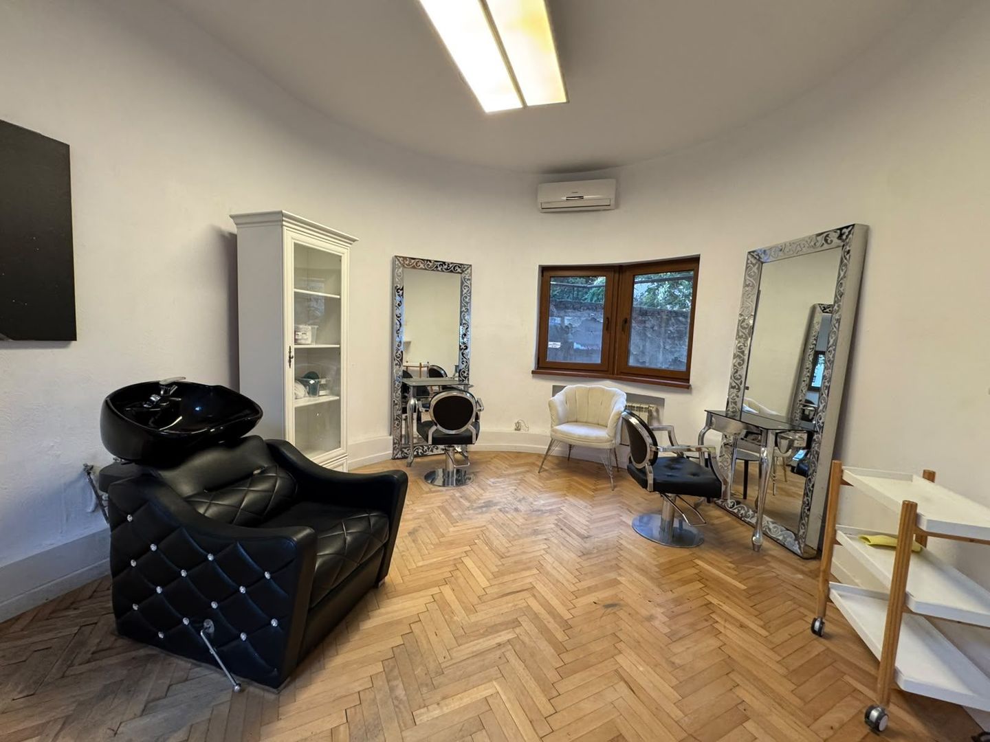 Apartament Victoriei, 79 mp, Parter - Potrivit Locuință sau Spațiu Comercial v19 - Poză 3