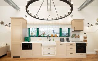 Casa de vis înt-un loc de basm - Cisnădioara/ de închiriat - Poză 3