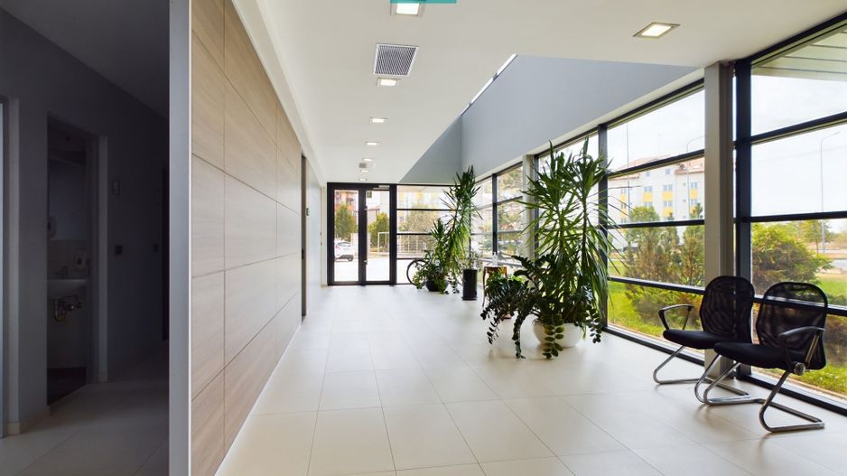 Spațiu comercial modern cu parcare proprie - Poză 3