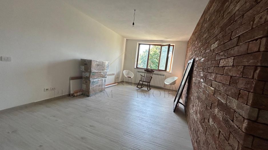 Apartament 3 camere de vanzare - Poză 3