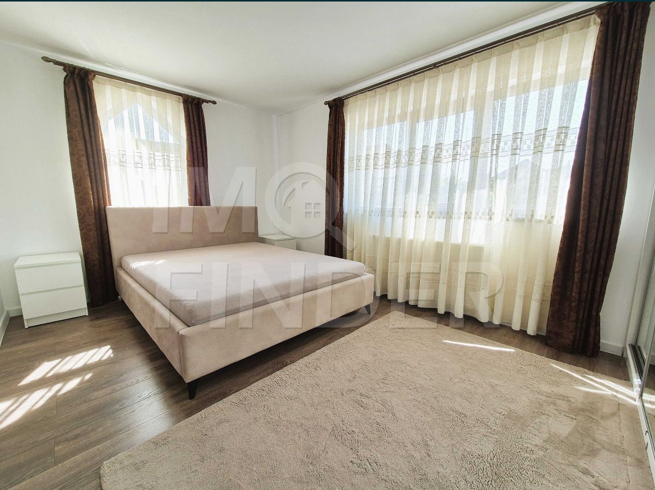 Vanzare 3 camere Europa, imobil nou, mobilat si utilat, parcare - Poză 1