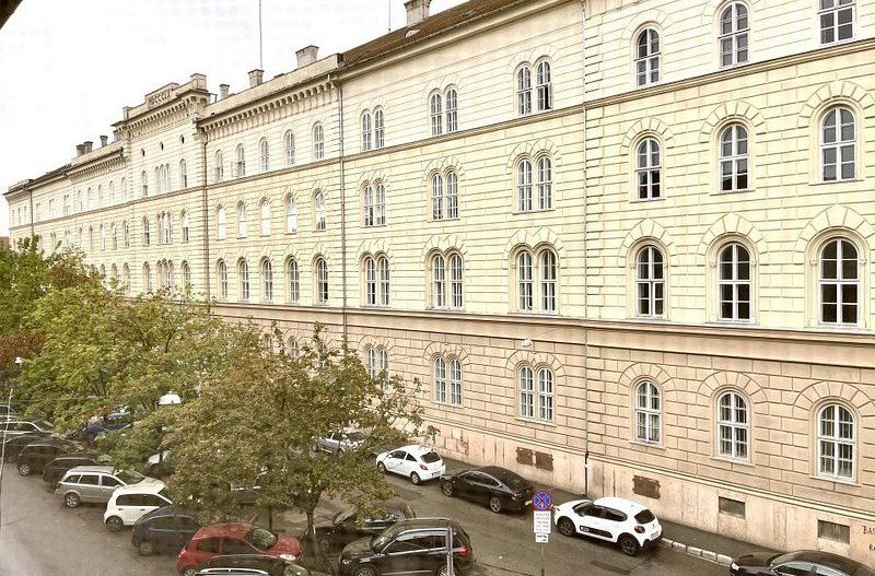 Recent renovat| Piața Unirii - lângă Tribunal - Poză 2