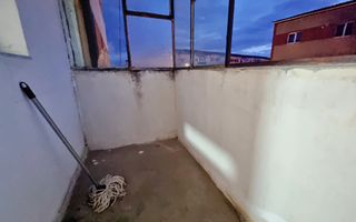Apartament 3 camere, 2 bai, decomandat, etaj 3,  Cetate, zona Mercur - Poză 8