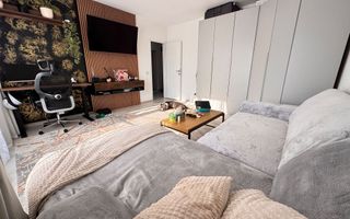 Apartament decomandat, renovat complet, mobilat, parcare inclusă. - Poză 1
