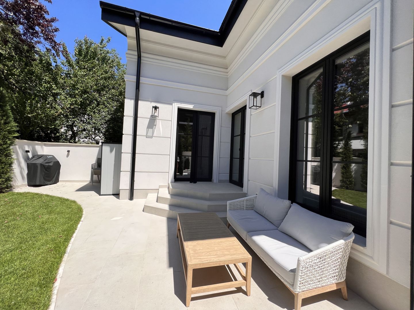 Vilă Modernă pe Două Niveluri în Floreasca- Arhitectură Contemporană și Eleganță - Poză 1