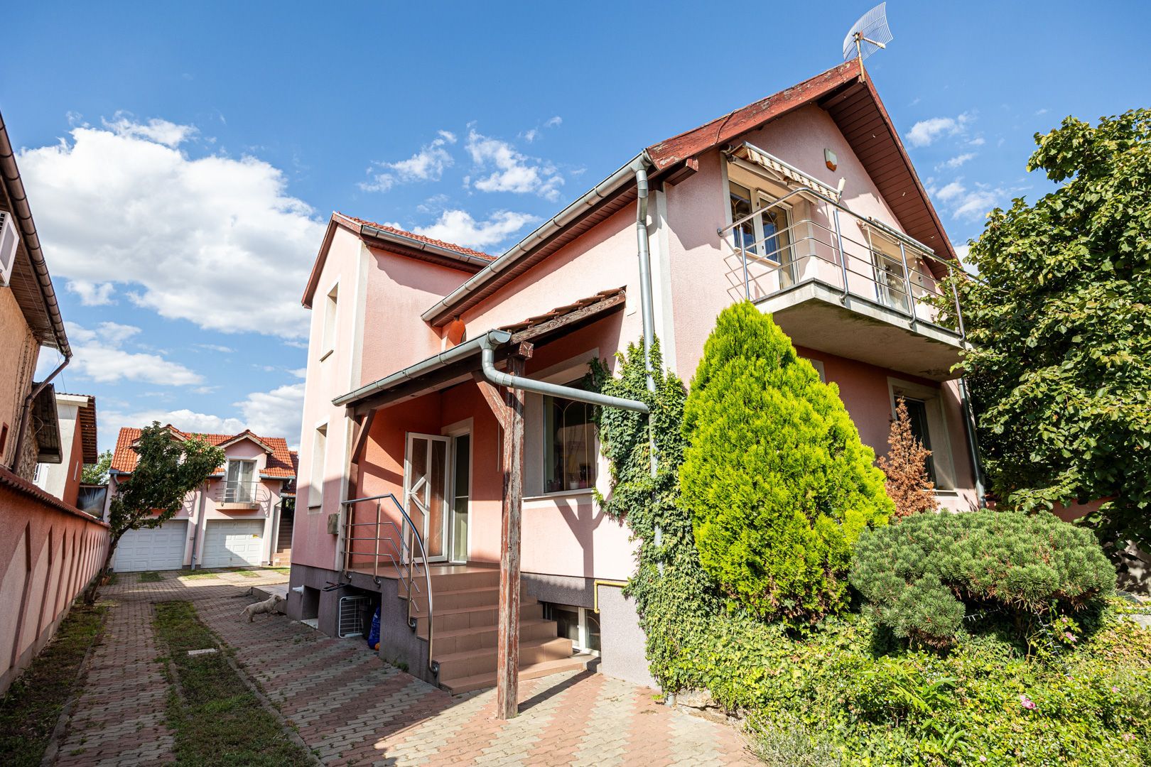 Vilă cu 6 camere în zona rezidențială - Poltura - Poză 7