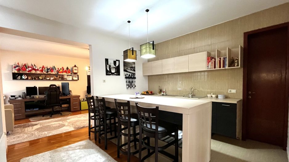 Casa spațioasă și primitoare cu garaj dublu, în Braytim – Soarelui - Poză 9