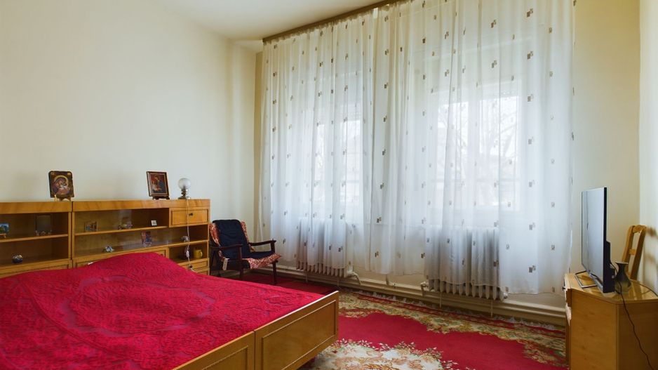 Casă individuală cu teren de 1100 mp și 3 apartamente în curte - Poză 4