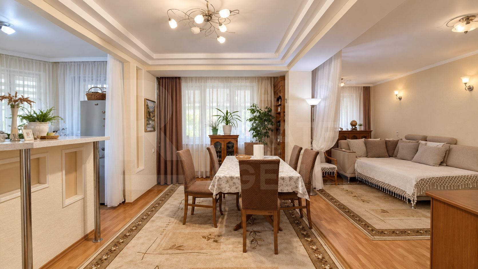 Chirie, casă, 5 camere, Strada Guţu Valentin, Centru - Poză 5