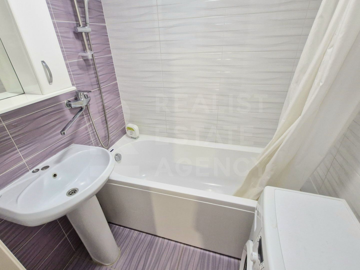 Chirie, apartament, 3 cameră, strada Calea Ieşilor, Sculeni - Poză 9