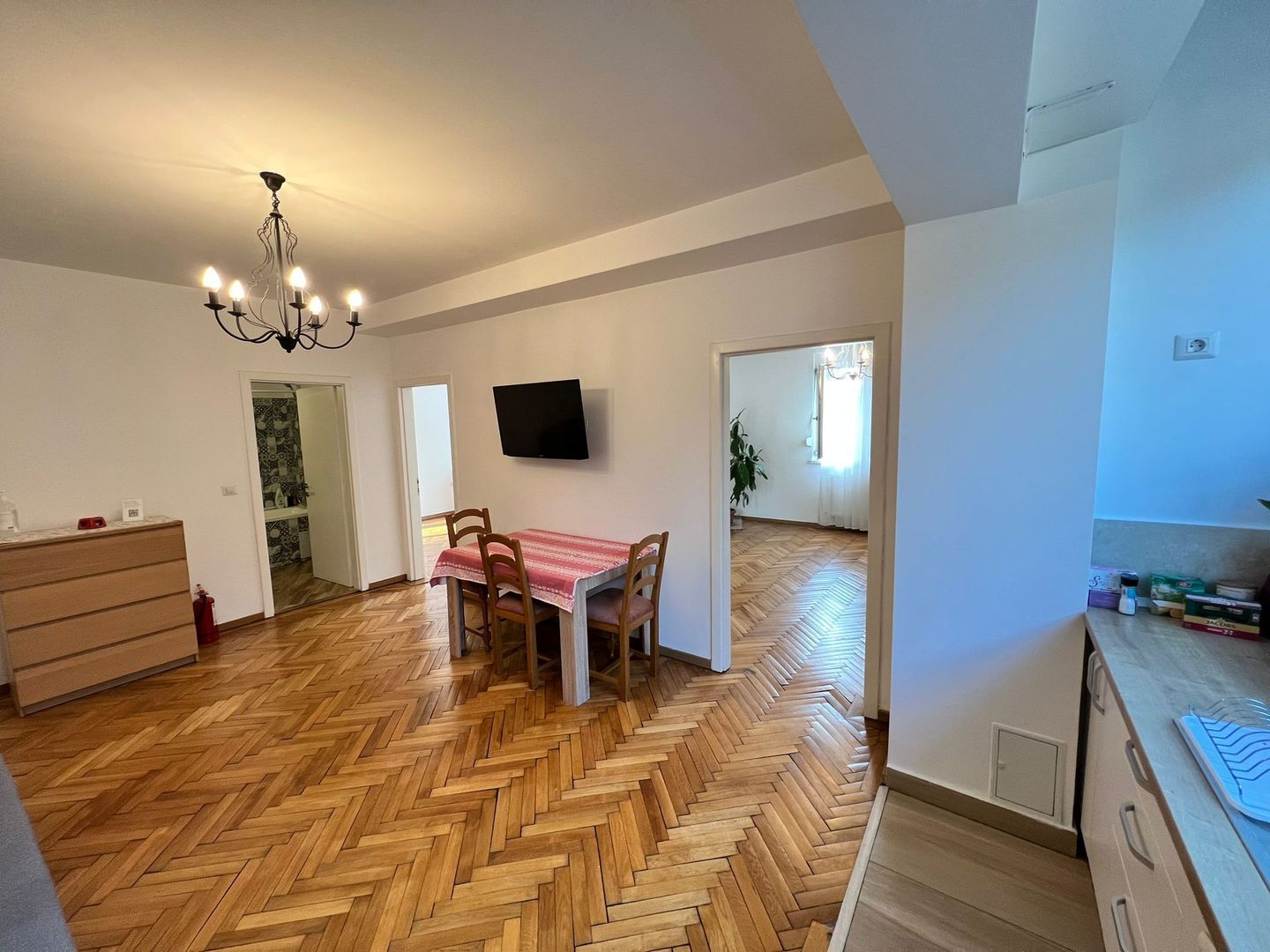 Apartament spatios cu 3 camere | 100 mp | Balcon | Curte | Central - Poză 4