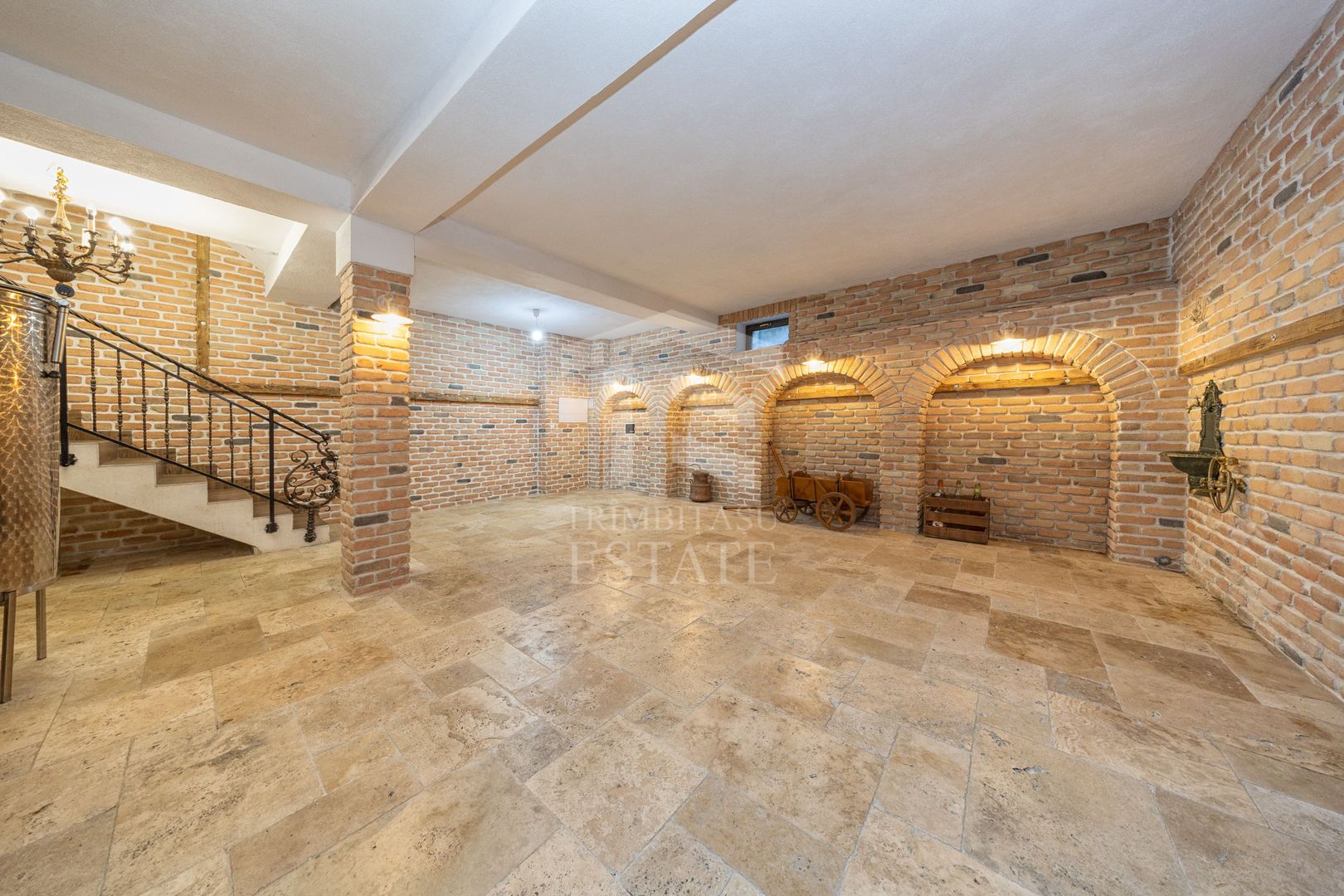 RASNOV| Cladire multifunctionala | 350 mp | Vad turistic si comercial - Poză 6