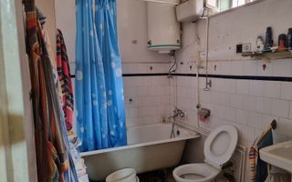 De vanzare casa cu 3 camere in Ciresu - Poză 13