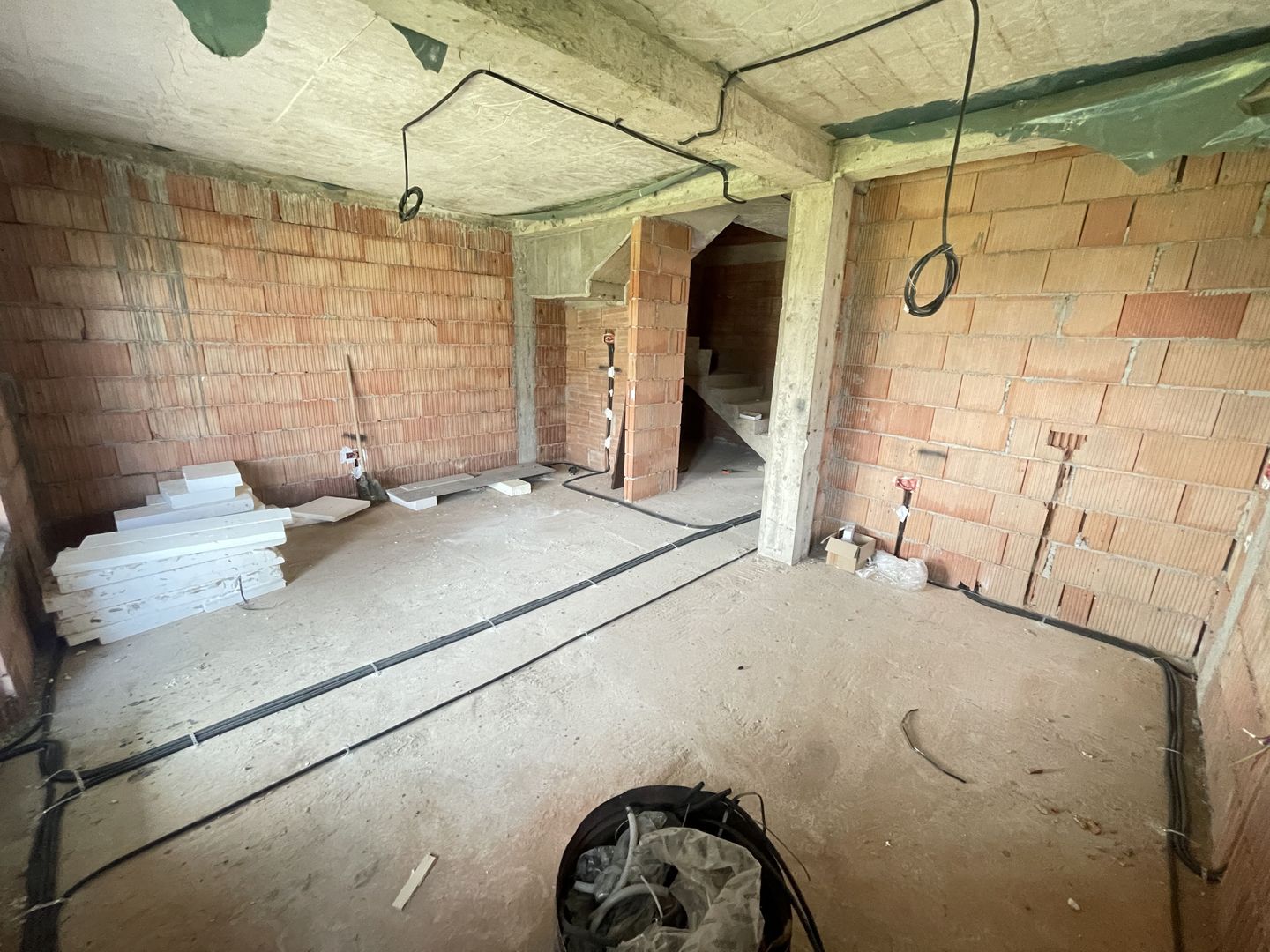 Casă la roșu, 3 dormitoare, teren 340 mp – Moșnița Nouă, lângă Kaufland - Poză 6