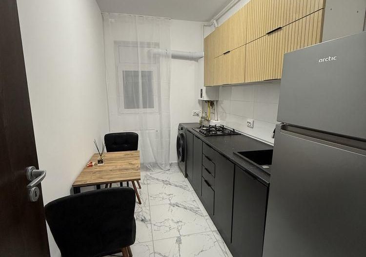 GARSONIERA BIRUINTEI, PRIMA INCHIRIERE, CURTE 9 MP, METROU 12 MINUTE - Poză 1