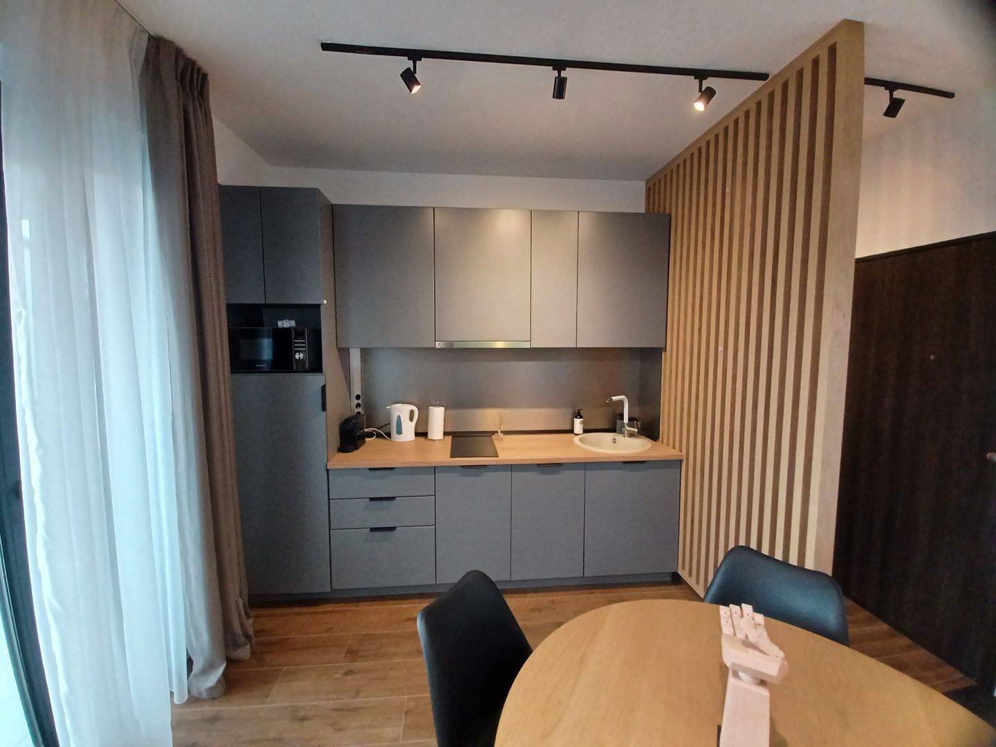 Chirie, ap 2 camere, ultracentral, parcare. 500 E /lună. Comision 0 - Poză 1