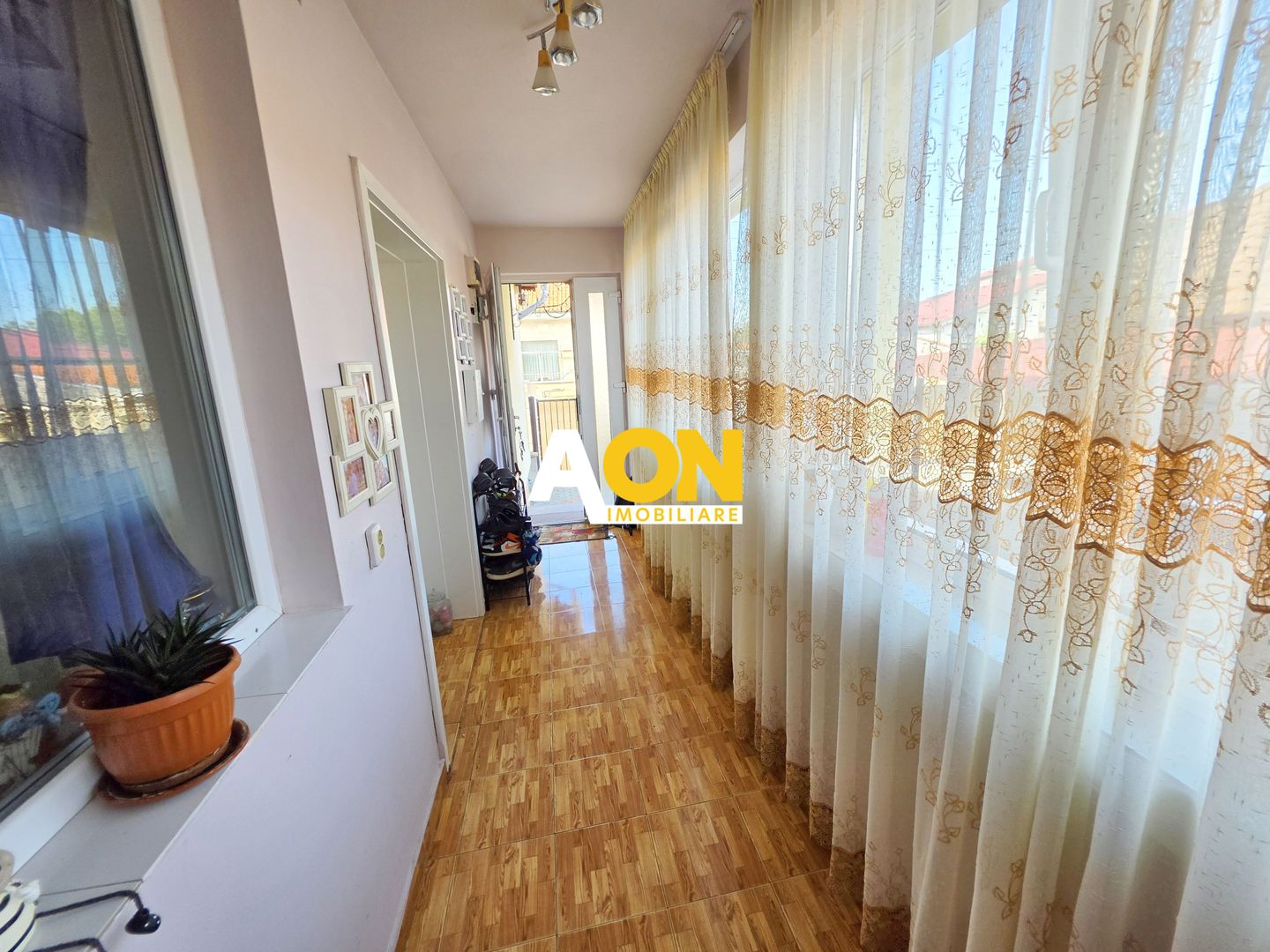 Casa cu 2 camere + anexe, toate utilitatile, 295 mp teren, zona Centru - Poză 9