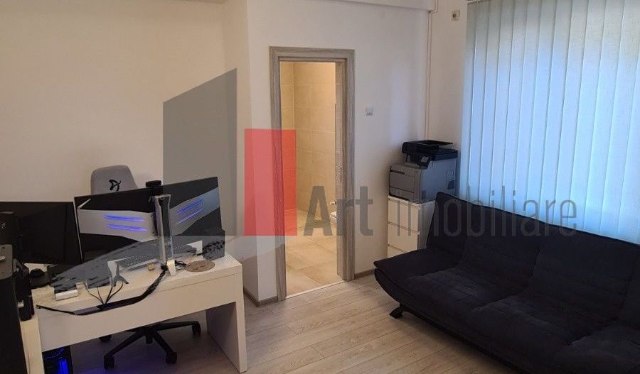 Apartament cu trei camere-Parcul Carol-Monetarie-cu centrala+loc de parcare - Poză 1