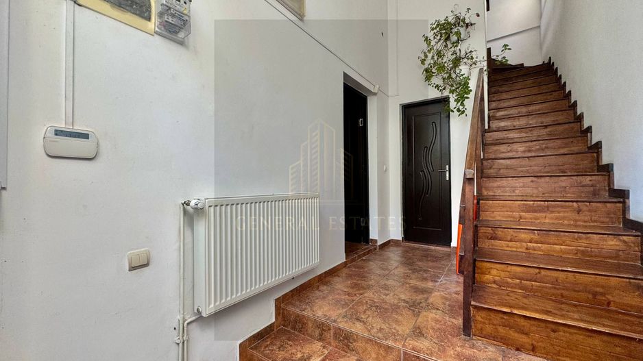 Spre Vânzare Proprietate remarcabilă cu 6 camere în inima Iașului ! - Poză 10