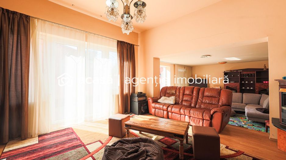 Vilă cu 6 camere în zona rezidențială - Poltura - Poză 2