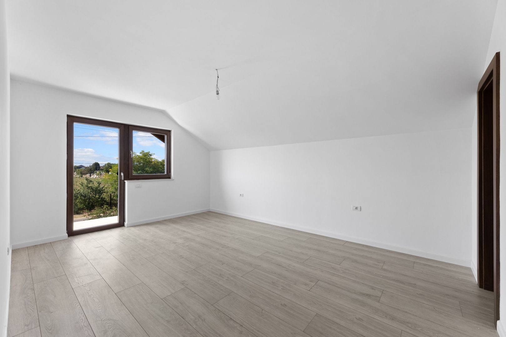 Eleganta, Confortul, Calitatea, liniste Vila P+M Garaj Pecica Arad - Poză 12