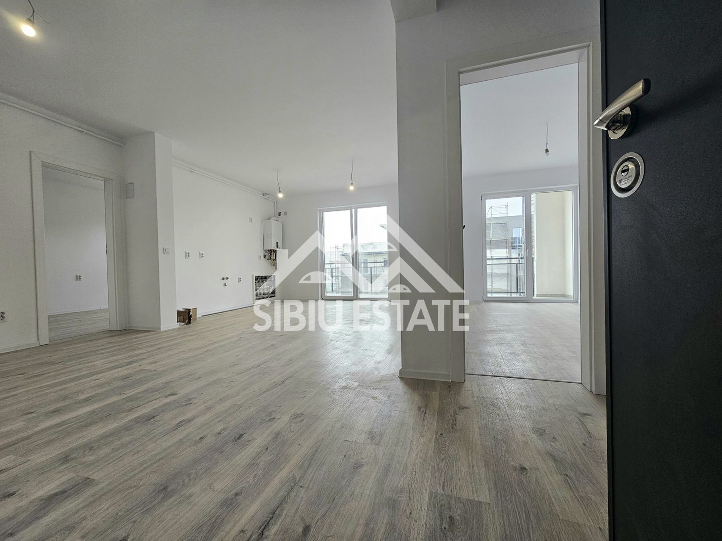 Apartament 3 camere, 2 bai terasa langa Mall Selimbar - Poză 5