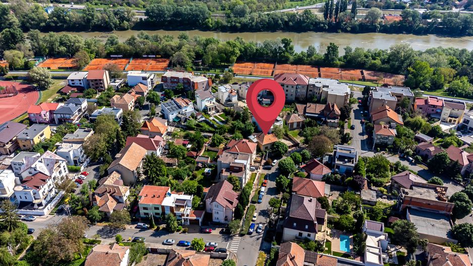 REPOZITIONARE PRET!!! Proprietate rară în zona de lux a Aradului - Poză 7