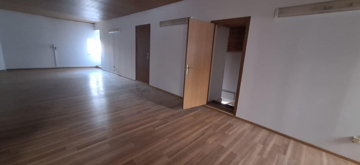 Închiriez vilă, 9 camere,Mihai Bravu, pretabil birouri/firme,nemobilat - Poză 3