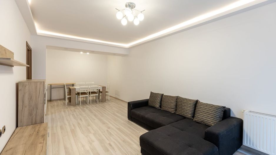 Coresi-Isaran apartament foarte spatios, 2 bai - Poză 2