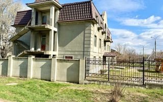 De vânzare – Bloc cu destinație comercială în Anenii Noi, pe Strada Centrală. - Poză 4