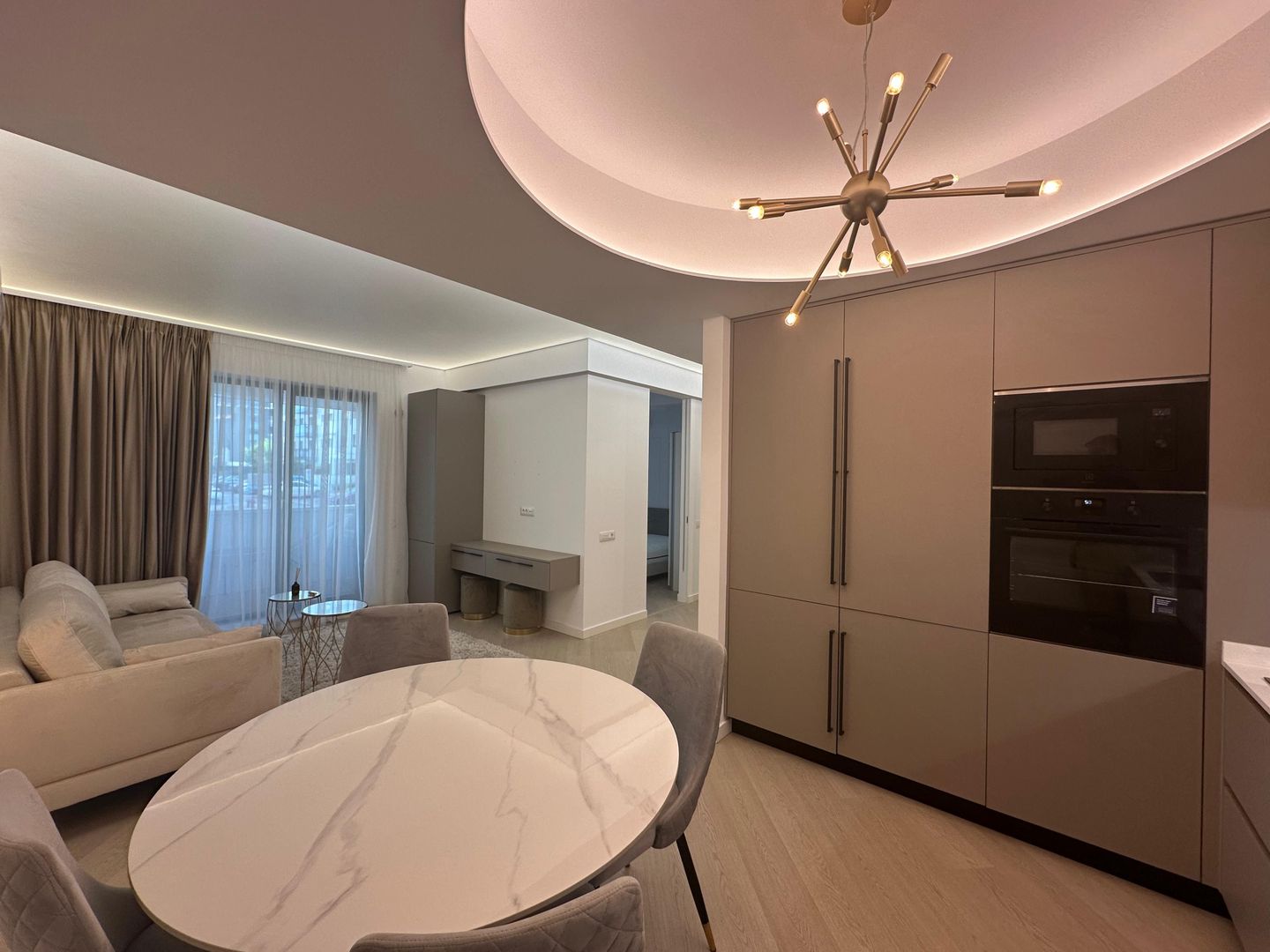 Apartament de vânzare în Cortina North – mobilat, utilat, cu loc de parcare - Poză 4