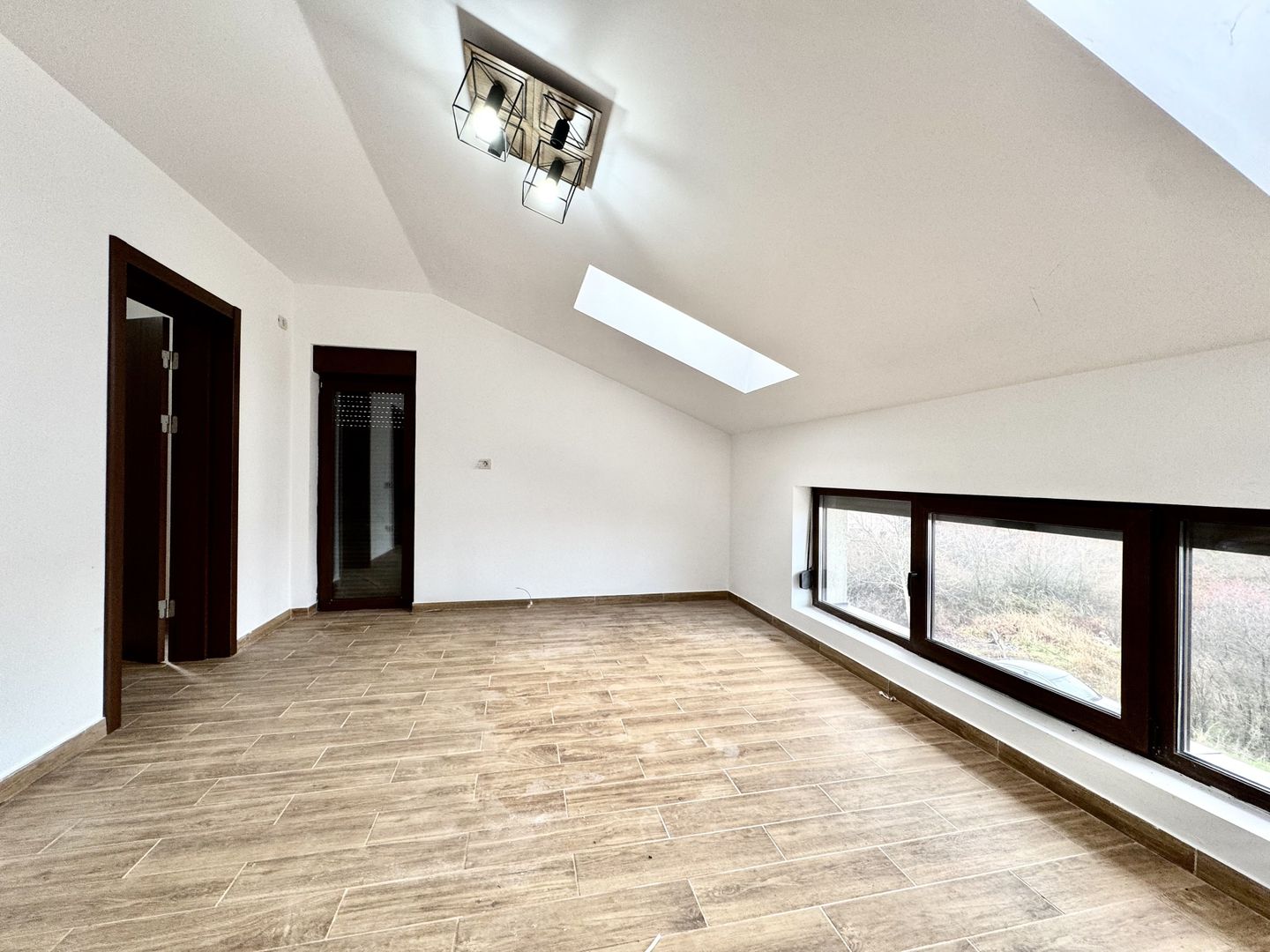 Duplex spațios, prima închiriere, in zona Lunei - Poză 12