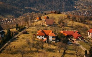 Casă tradițională cu 1800 mp teren  în Sohodol, Bran | Priveliște superba - Poză 2