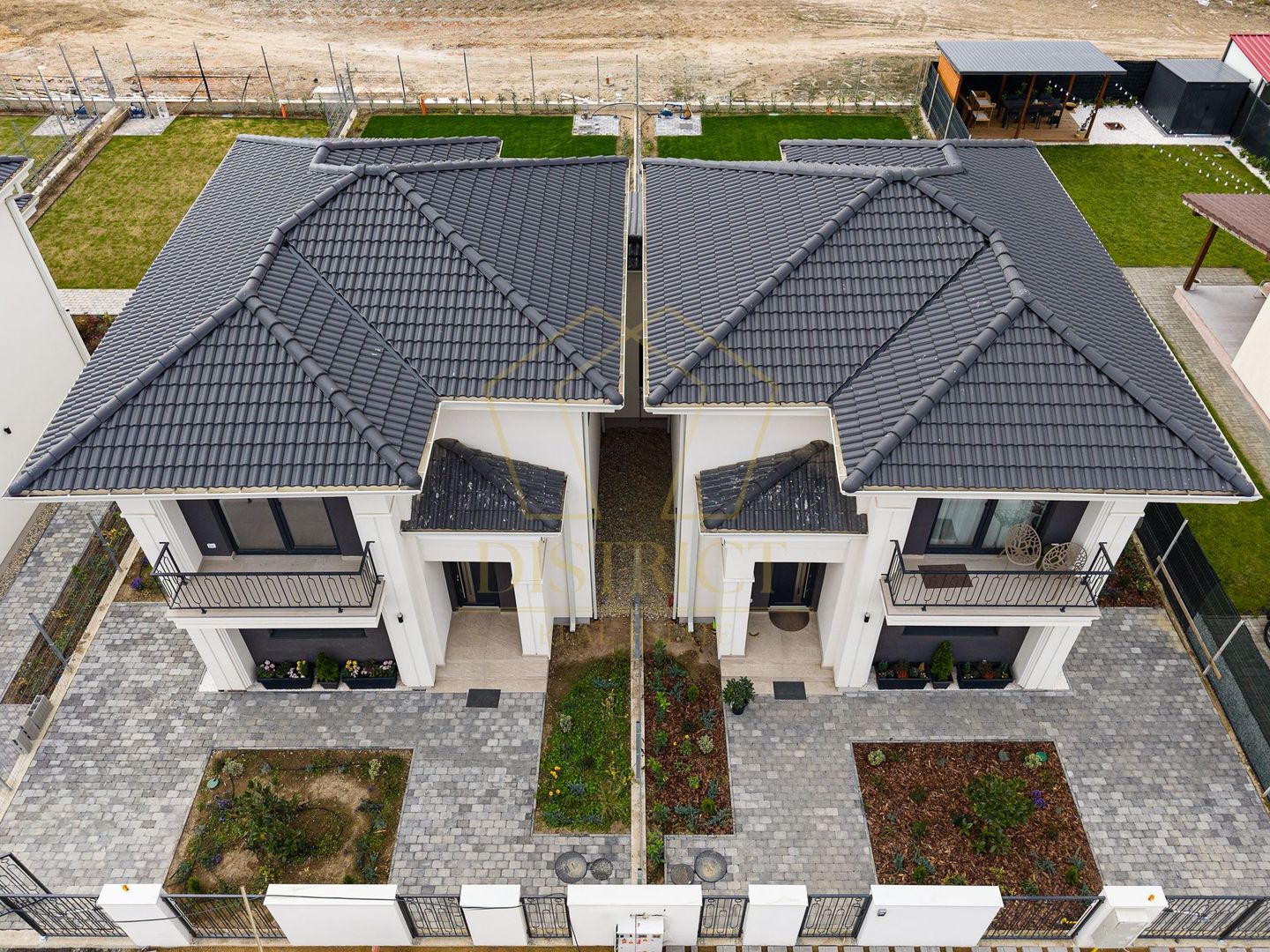 Duplex modern cu 4 camere despartit prin camera tehnica I Mosnita Noua - Poză 1