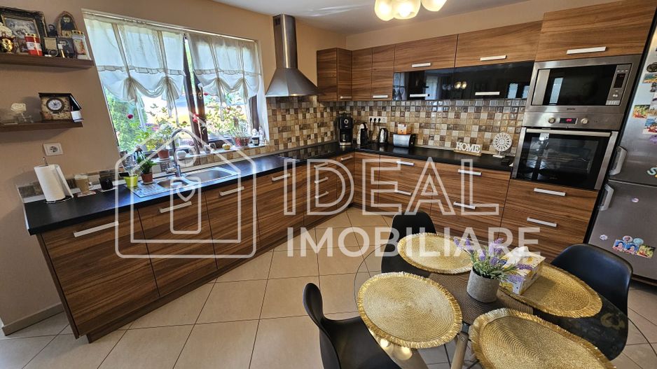 Vila Moderna cu 5 camere, garaj si 921 mp de curte, in Tocile - Poză 10