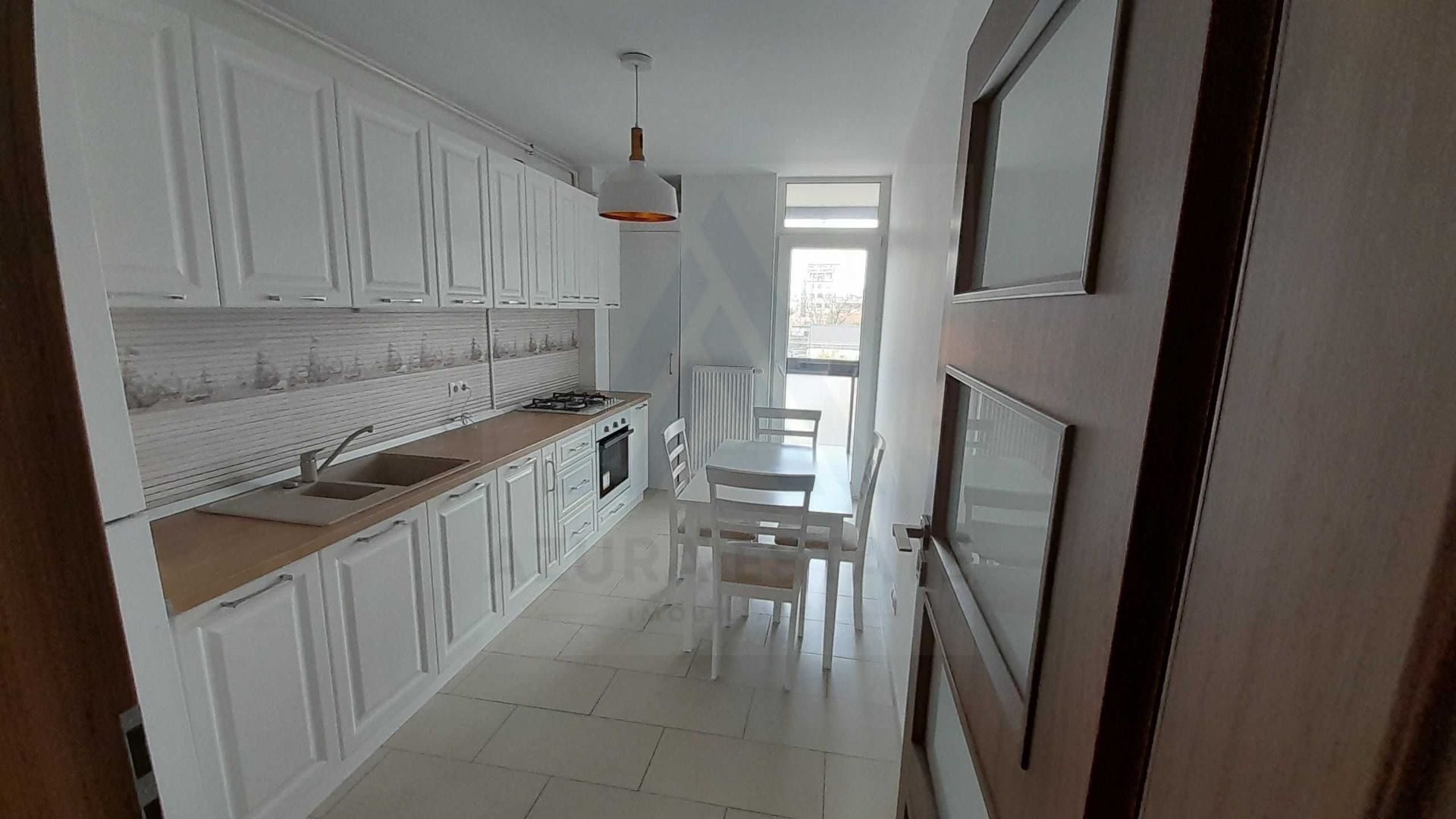 Apartament modern 3 camere 70 mp utili balcon 10 mp parcare in Strand - Poză 4