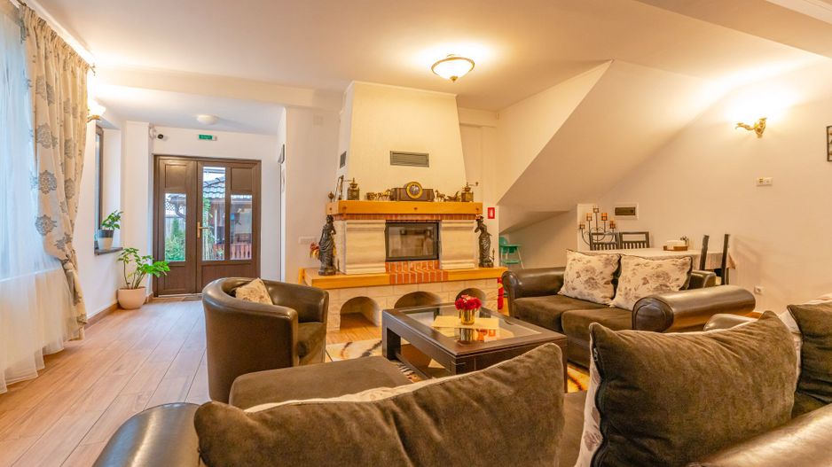 Pensiune Râșnov, 13 camere plus locuință proprietar, zonă Cetate - Poză 3