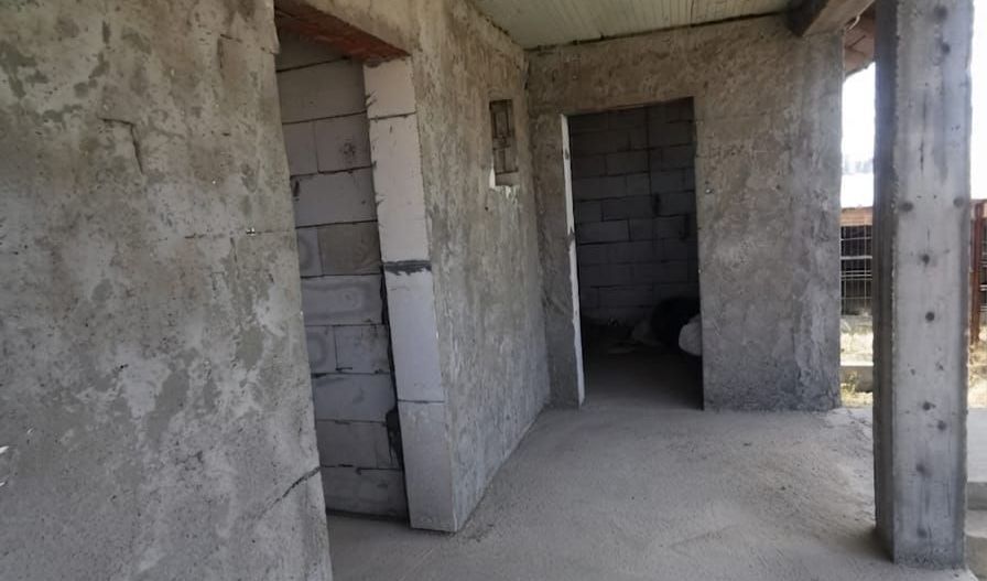 Casa la rosu în Plaiul Vulcănești - Poză 12