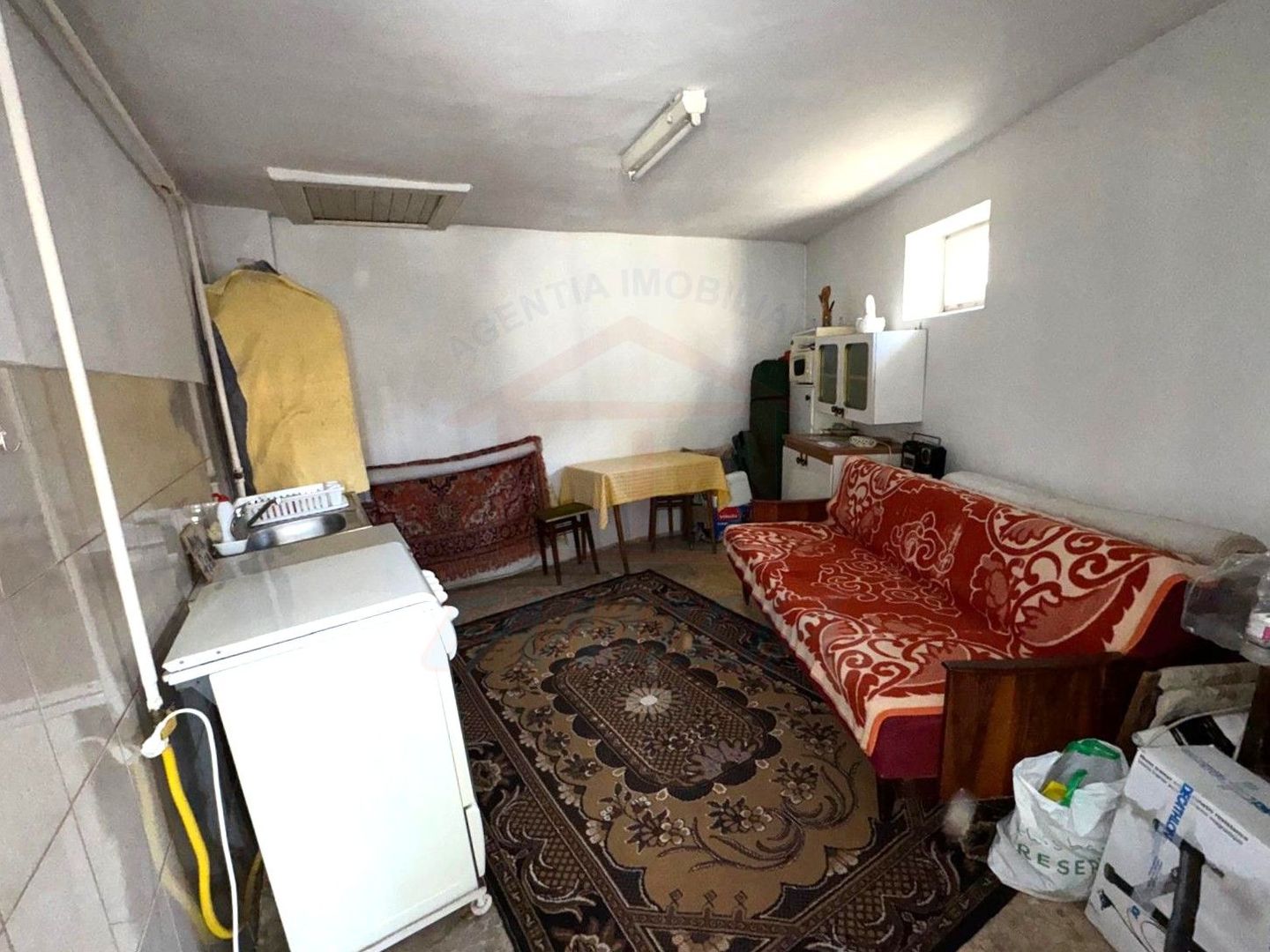 Casă cu arhitectură pragmatică în zona Port - Poză 8