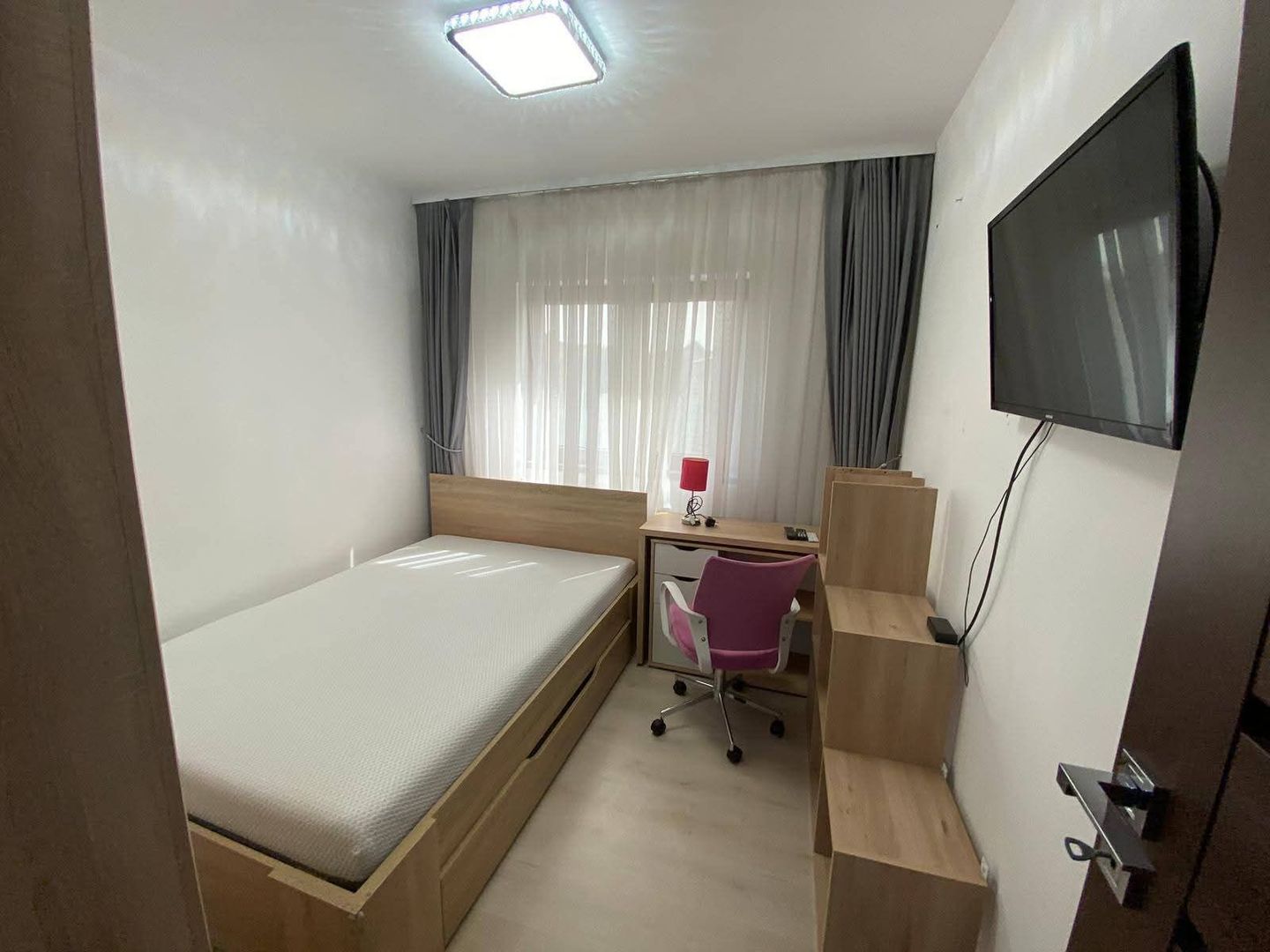 De închiriat – Apartament modern cu 3 camere | Zona Centrală | Str. General Magh - Poză 3