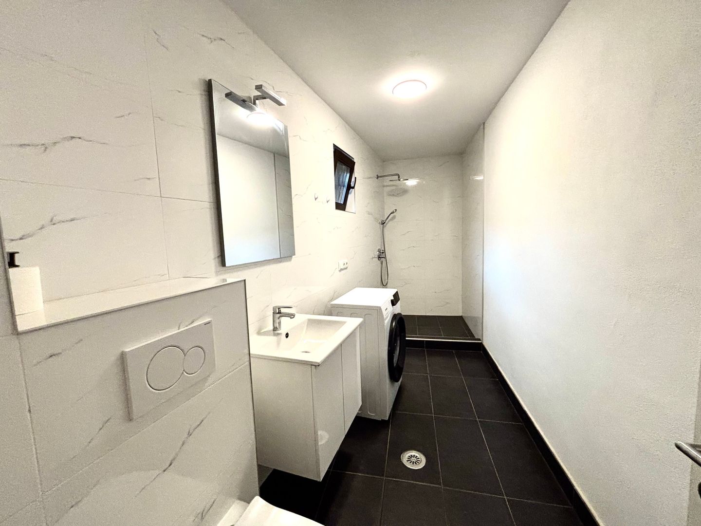Apartament spațios cu 3 camere , - LA CURTE - 83 mp - Poză 9