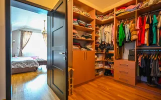 Somptuozitate in stil modern, 2 garaje, 3 terase, totul pe 1.000 mp teren - Poză 33