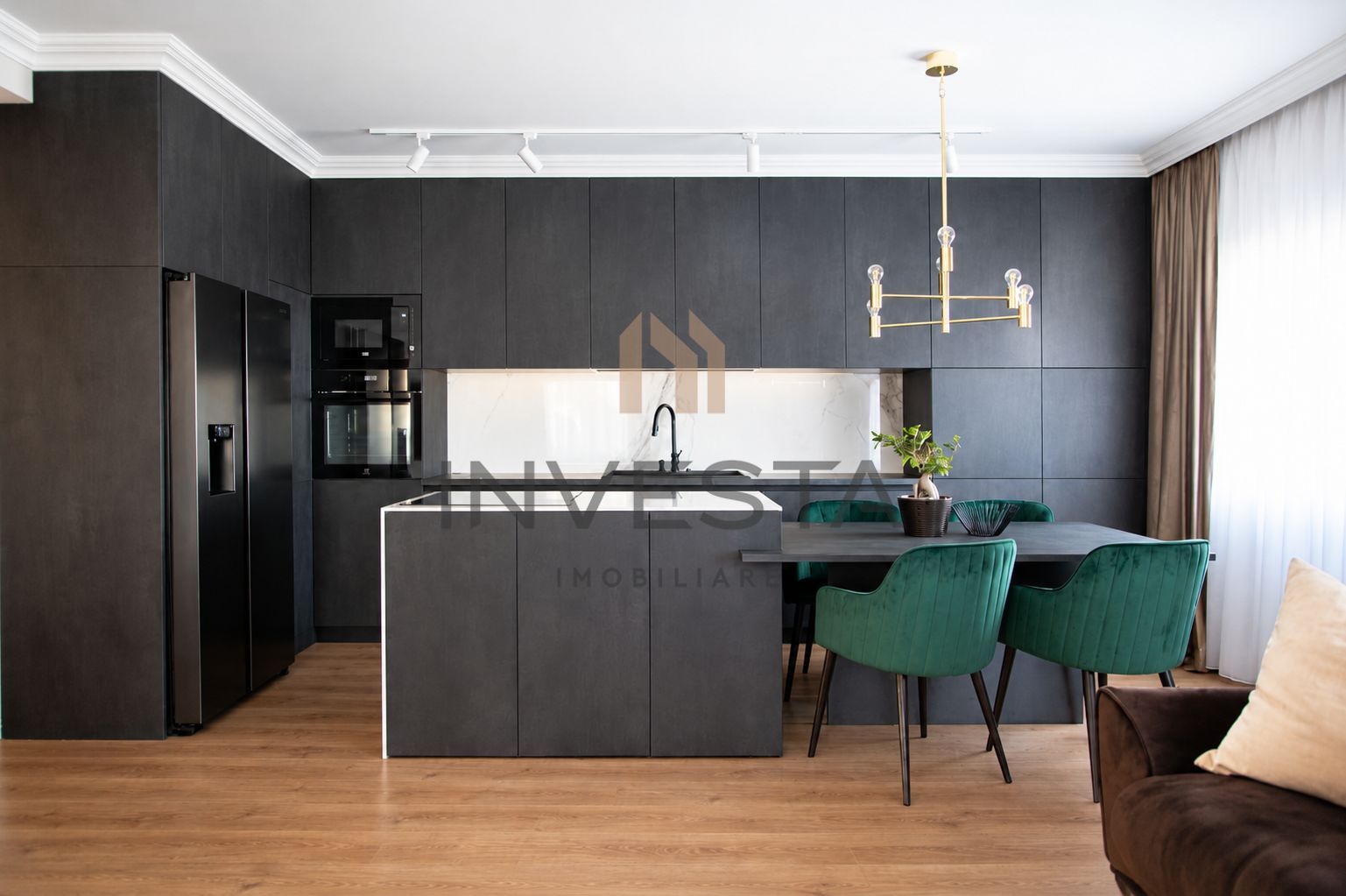 Apartament 3 camere in vila cu 150 mp curte, cartier Andrei Muresanu! - Poză 1