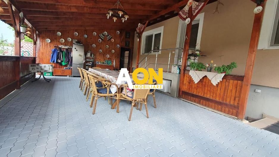 Casa 10 camere, 1000 mp teren, la asfalt, Barabant - Poză 2