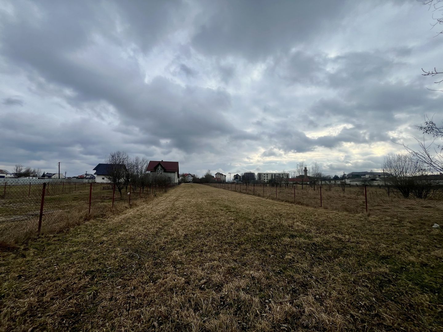 Teren Intravilan 2020 MP | Zonă Linistita | Radauti - Poză 10